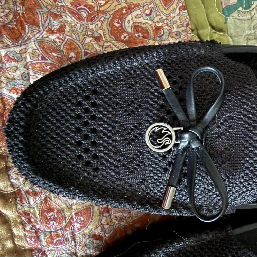 Gloria Vanderbilt Black Loafers with Bow Detail